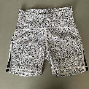 Lululemon Invigorate Biker Shorts 6”